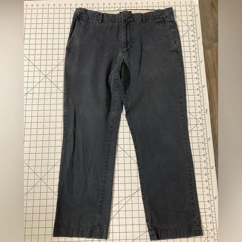 Banana Republic Men’s Size‎ 35/30 Charcoal Gray Aiden Chino Pants